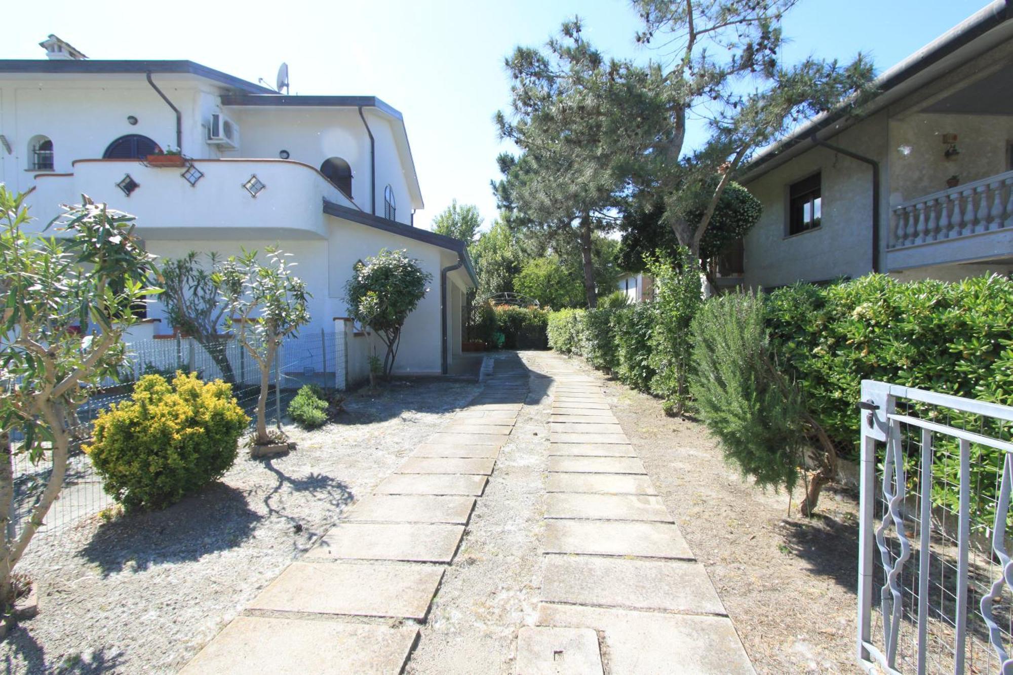 Appennini Villas Лидо ди Помпоза Екстериор снимка
